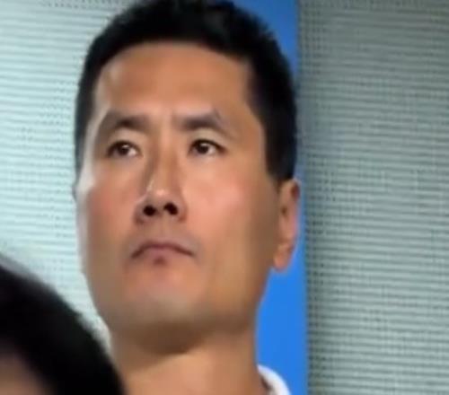 智谱AI创始人唐杰在清华开讲AI前沿课:112人教室站满学生 直言作业会很多