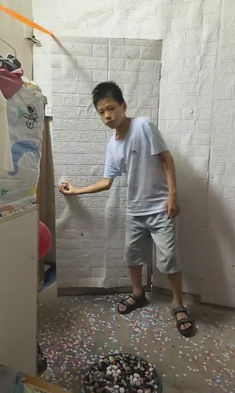 “这么穷还能给女儿买金子”,穷人家大小姐火了,这次是真的羡慕