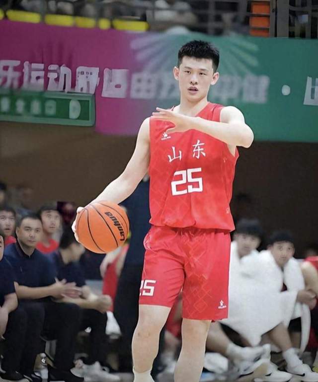 福建一小区禁止新能源汽车进地库怕爆炸 专家吐槽是歧视:律师解读